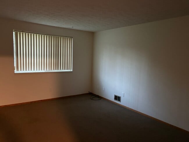 Building Photo - 1543 Hubbard Rd