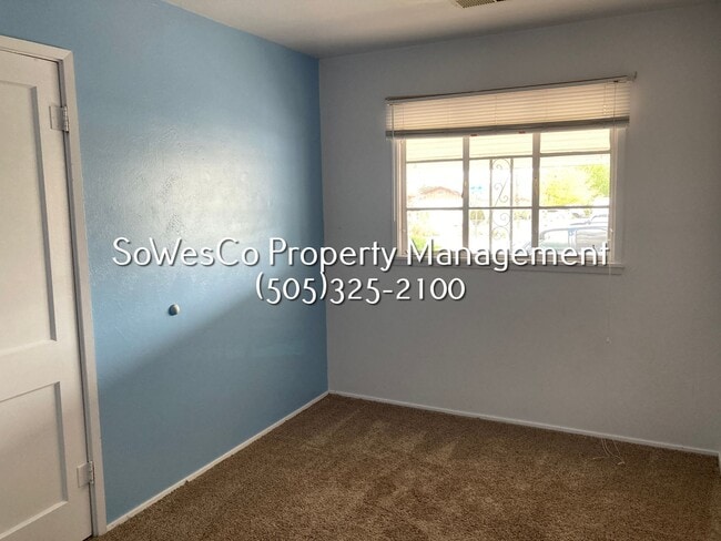 Building Photo - Cute 3 Bedroom Home with Garage