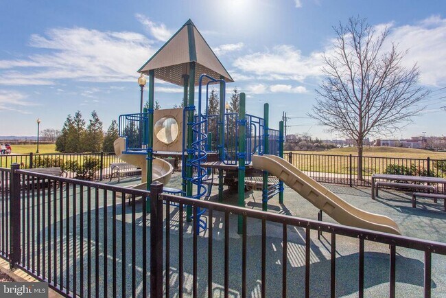 Building Photo - 3650 S Glebe Rd