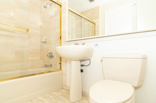 Building Photo - Spacious Condo, Exclusive Building - Honolulu