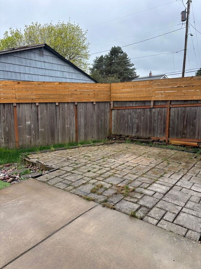 Building Photo - Newer 2 Story Home in Newberg   SHOWINGS  START  MAY 15th