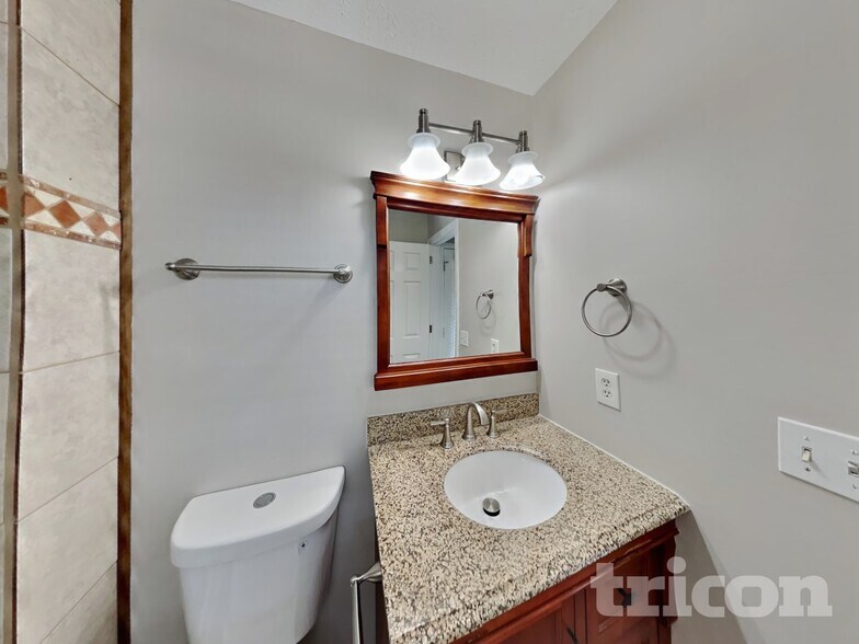 Building Photo - 3009 Blackwood Dr