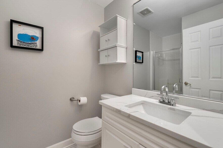 Second Bathroom - 2117 W Evergreen Ave
