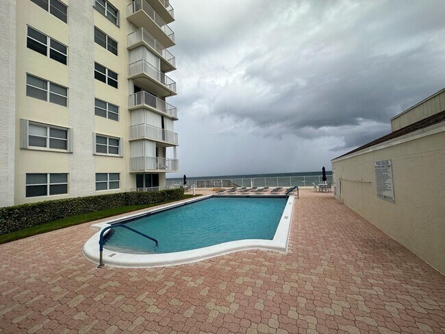 Building Photo - 3540 S Ocean Blvd