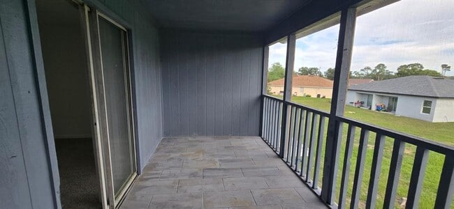 Building Photo - 669 Royalty Ct