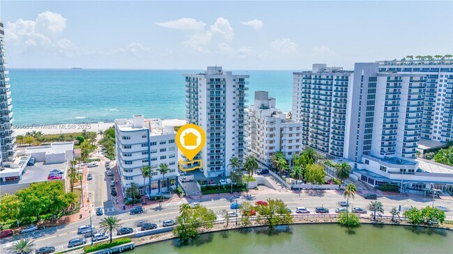 Building Photo - 2457 Collins Ave