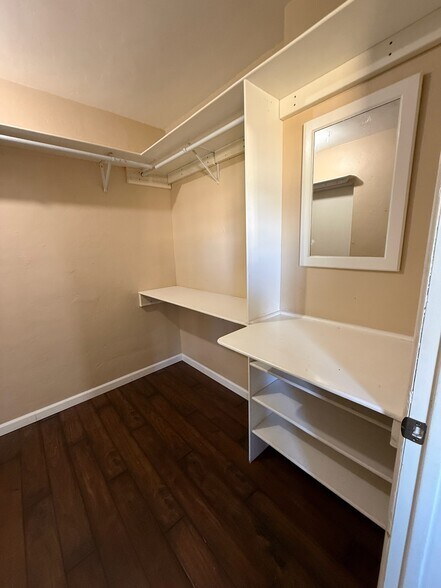 Building Photo - 1634 E 12th St