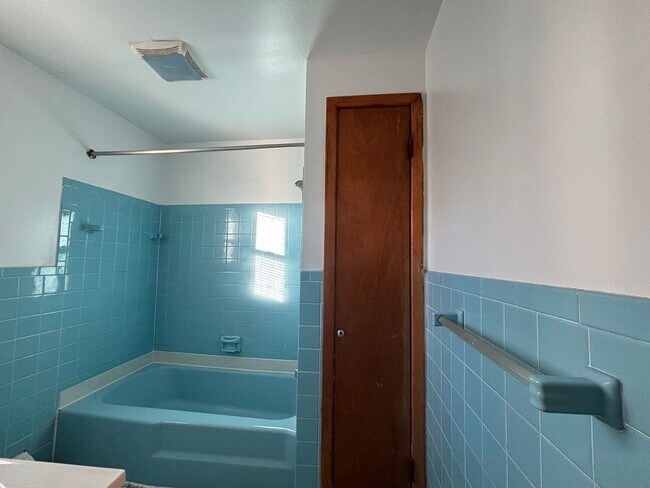 Building Photo - 226 E Chestnut St