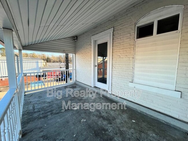 Building Photo - 235 E Main St
