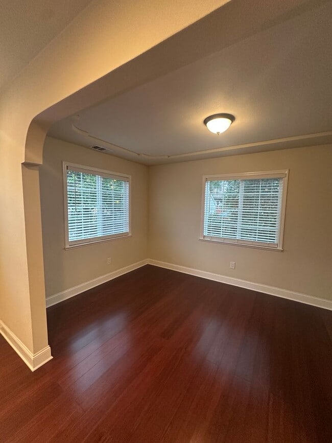 Building Photo - Gorgeous, 3 bedroom, 2.5 bath home, ready for move in