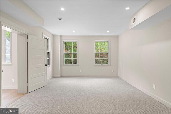 Building Photo - 1525 35th St NW