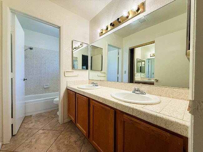 Building Photo - Charming 3-Bedroom Home for Rent in Highly Desirable Peoria School District!