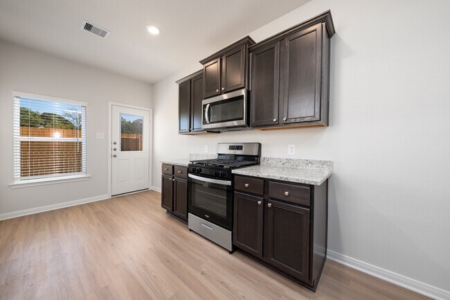 Building Photo - 15474 Maple Ter Dr