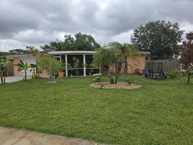 Primary Photo - 2704 Lawn Pl