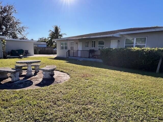 Building Photo - 3890 Lakewood Rd