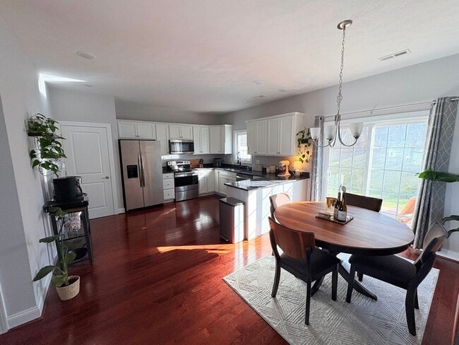 Building Photo - Townhouse for Rent in Spring Oaks!