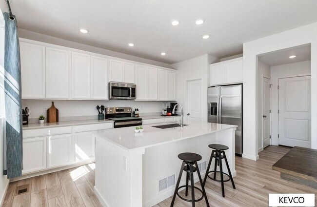 Building Photo - Sprawling Newer Construction Home