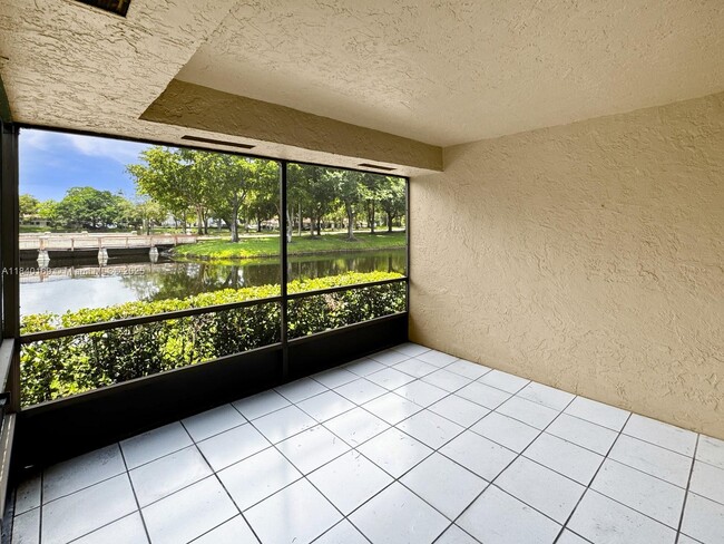 Building Photo - 9348 Chelsea Dr S