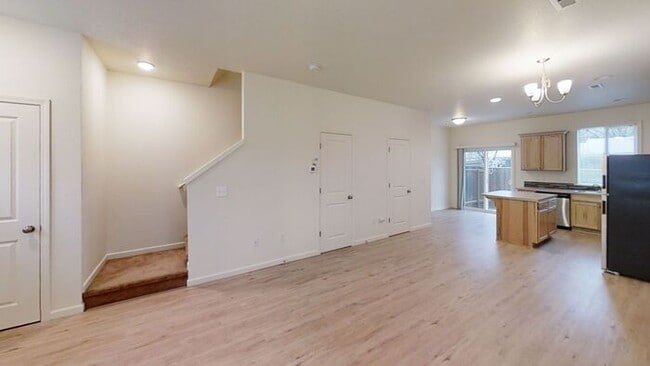 Building Photo - Now Showing- Charming 3-Bedroom Townhome in Lively Lents Neighborhood - Your New Home Awaits!