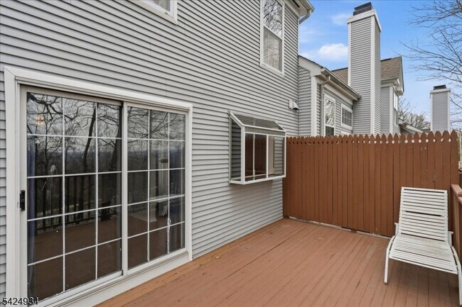 Building Photo - 5 Ajax Ct