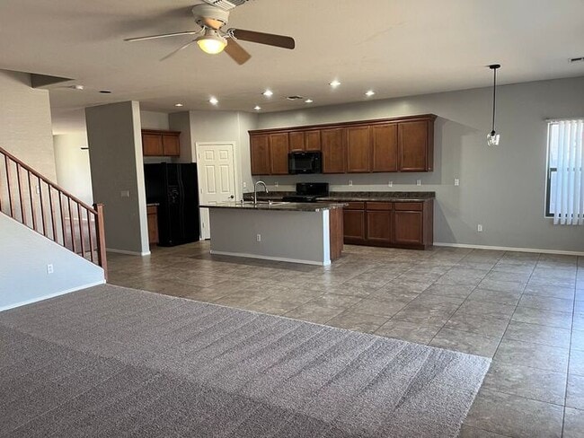 Building Photo - 5 bed 3 bath 3 car garage in San Tan Valley