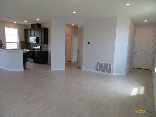Building Photo - 352 Blacktail Dr