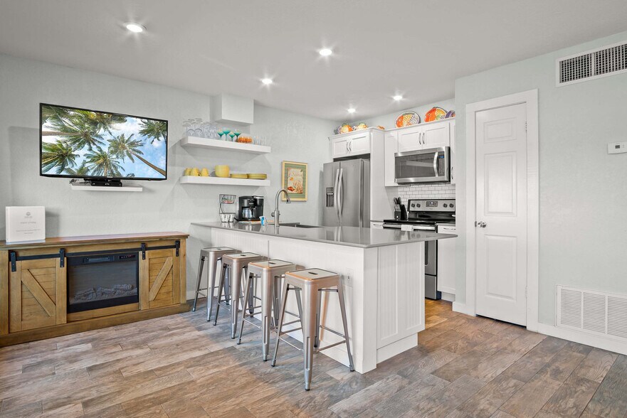 Building Photo - 15209 Leeward Dr