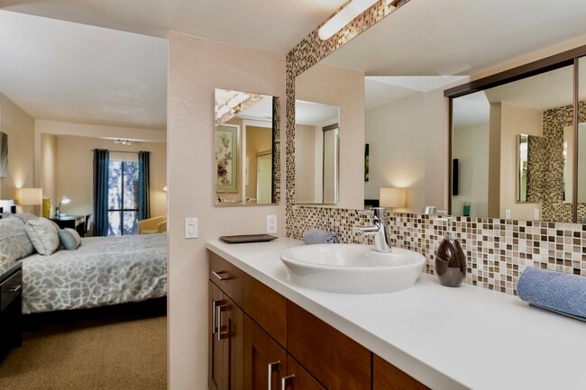 Building Photo - 5125 E Waverly Dr