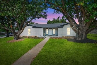 Building Photo - 1401 La Salle Dr