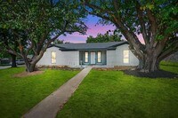 Building Photo - 1401 La Salle Dr