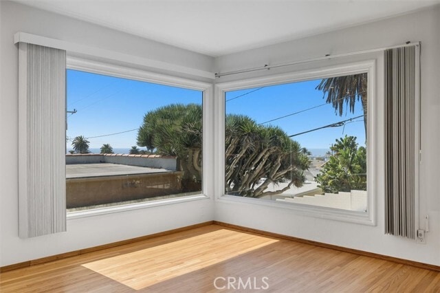 Building Photo - 3644 S Cabrillo Ave