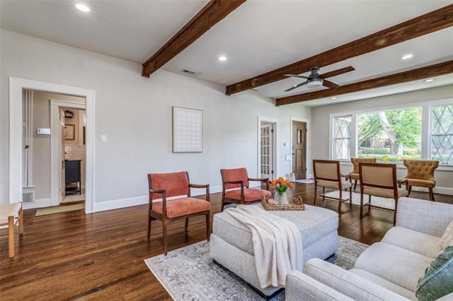 Building Photo - 2230 Mistletoe Ave