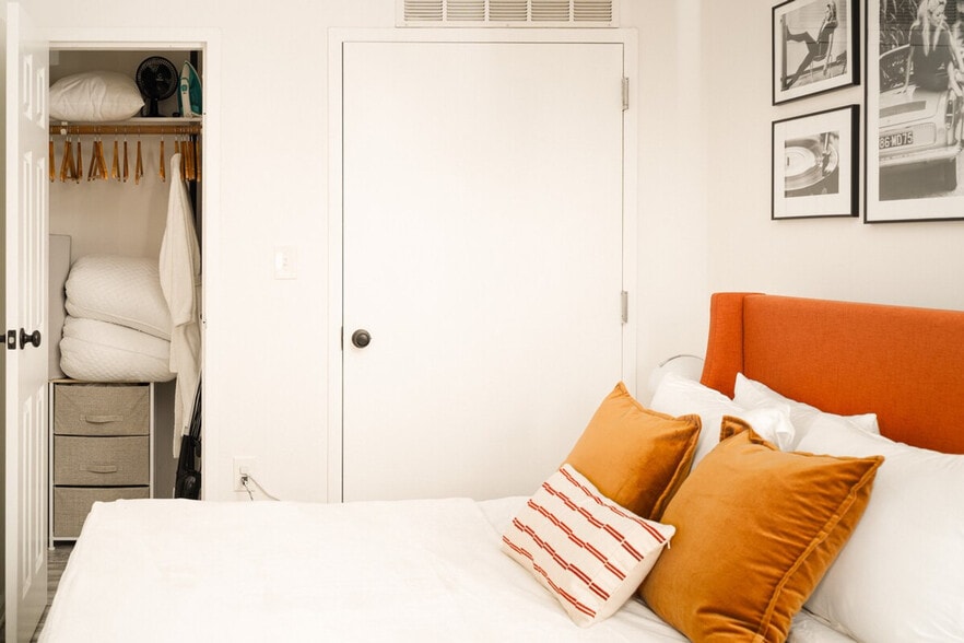 Building Photo - 423 Pacific St