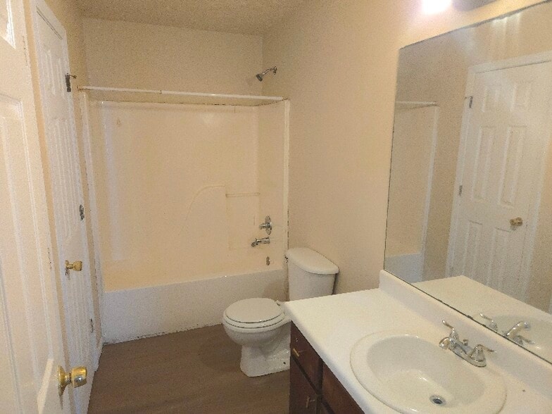 Building Photo - 402 N 12th St