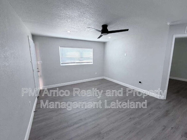 Building Photo - 1717 Bush Ave