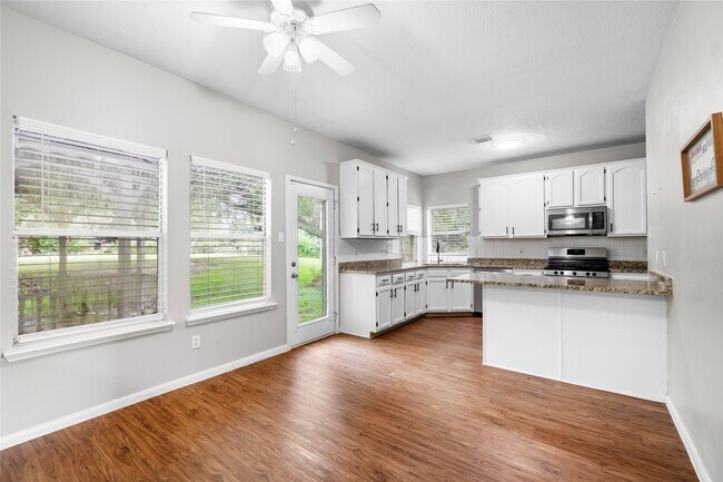 Building Photo - 3327 Shady Glen Ln