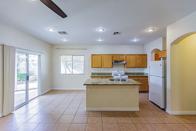 Building Photo - 1 Story home with 3 Bedrooms