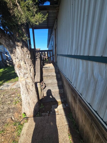 Building Photo - 1801 S Business 45