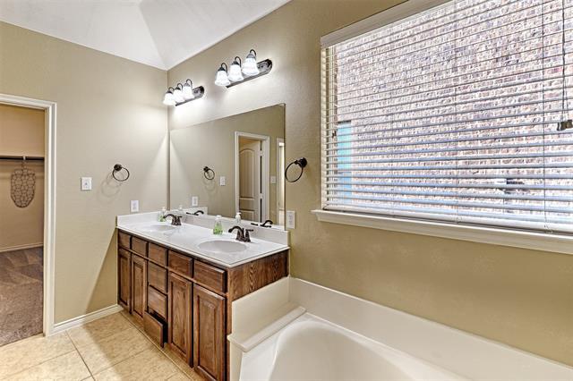 Building Photo - 10121 Waterstone Way
