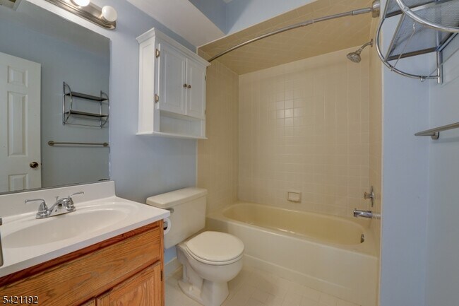 Building Photo - 220 Alexandria Way