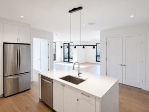 Building Photo - 1121 Dorchester Ave