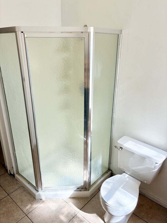 Building Photo - 631 N 120 E