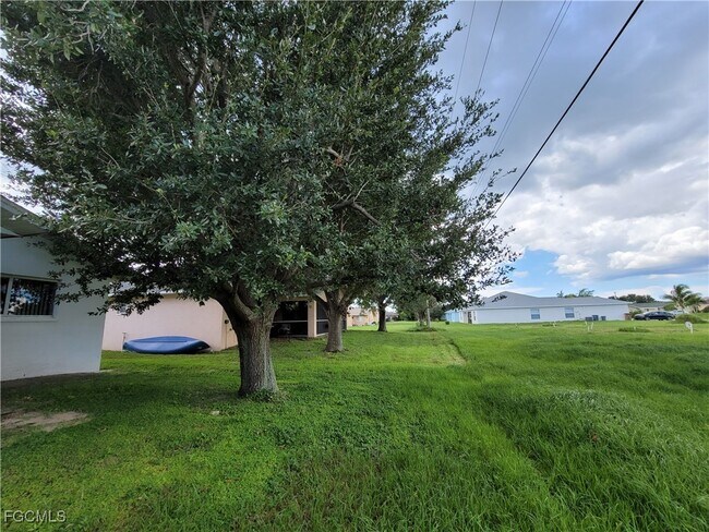 Building Photo - 545 SE 6th Terrace