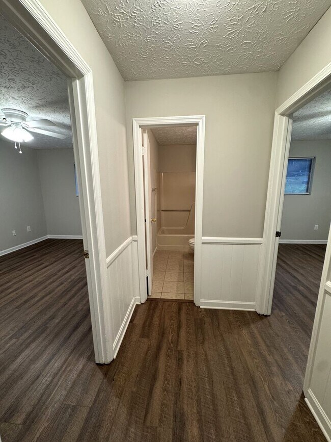 Building Photo - 158 VFW Dr