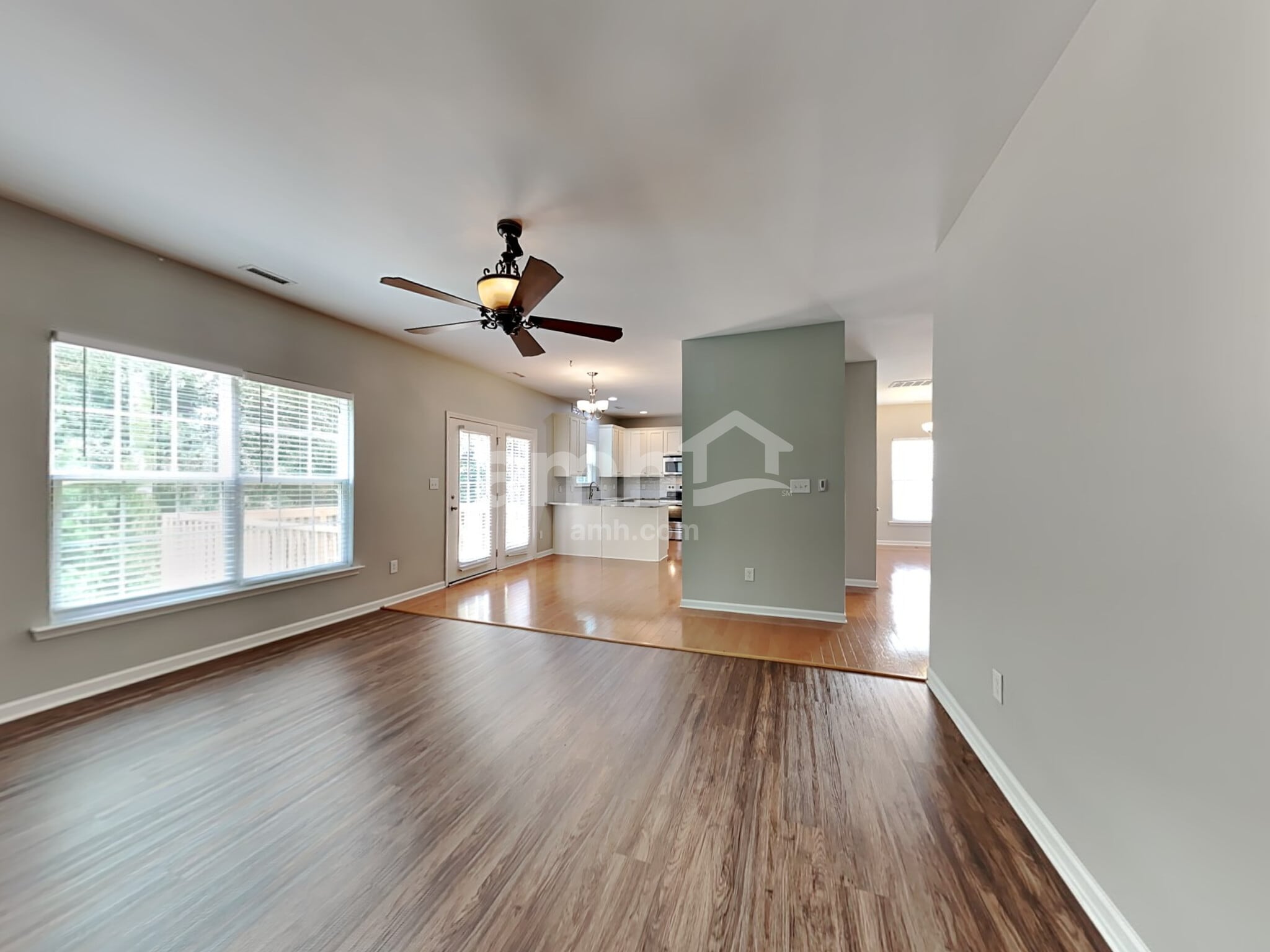 Building Photo - 1525 Essexwood Dr