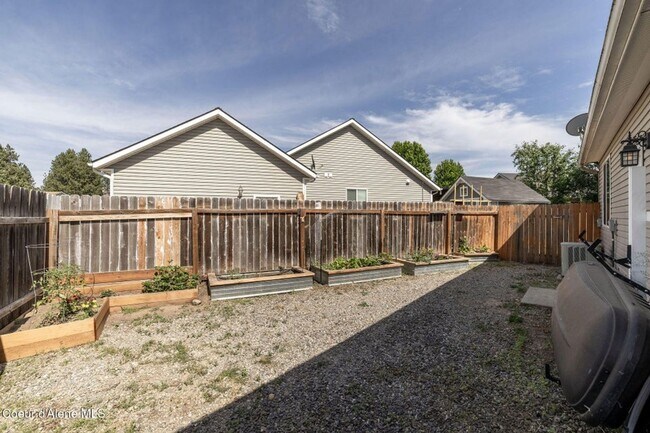 Building Photo - Beautiful home in Broadmore Estates