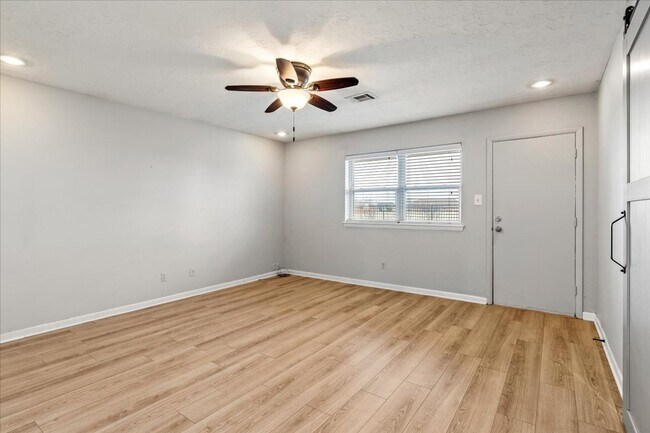 Building Photo - 7522 NW Stonegate- COMING SOON!