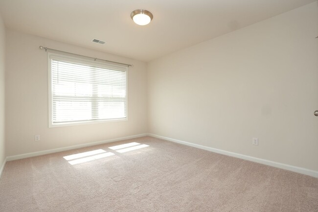 Building Photo - 3BR/2.5BA SFR with 1-car garage near Publix. Pets Allowed