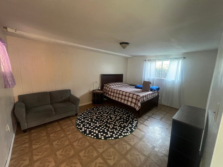 Building Photo - 430 E 184th St