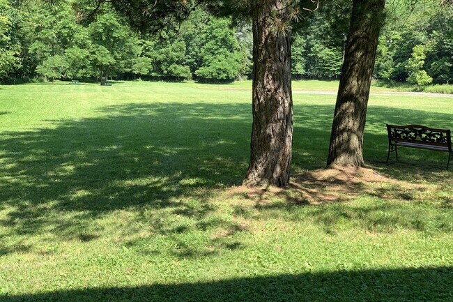 Building Photo - 2410 Oneida St